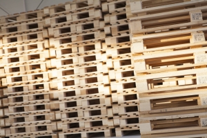Obróbka fitosanitarna palet drewnianych